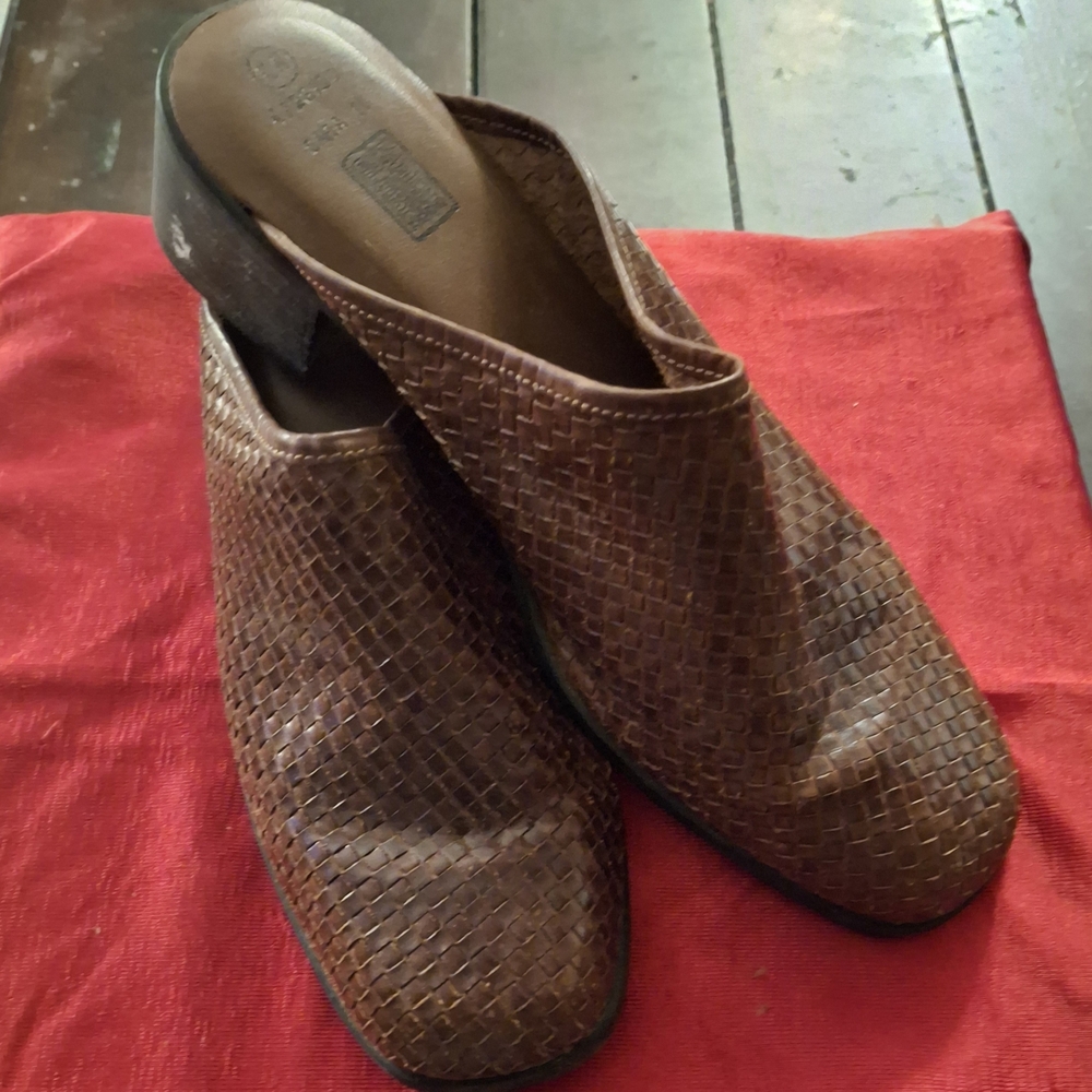 Elegant Brown Woven Women's Shoes